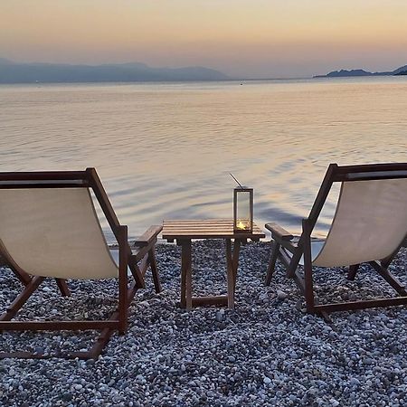 Onar Beachfront Residence, Loutraki Buitenkant foto